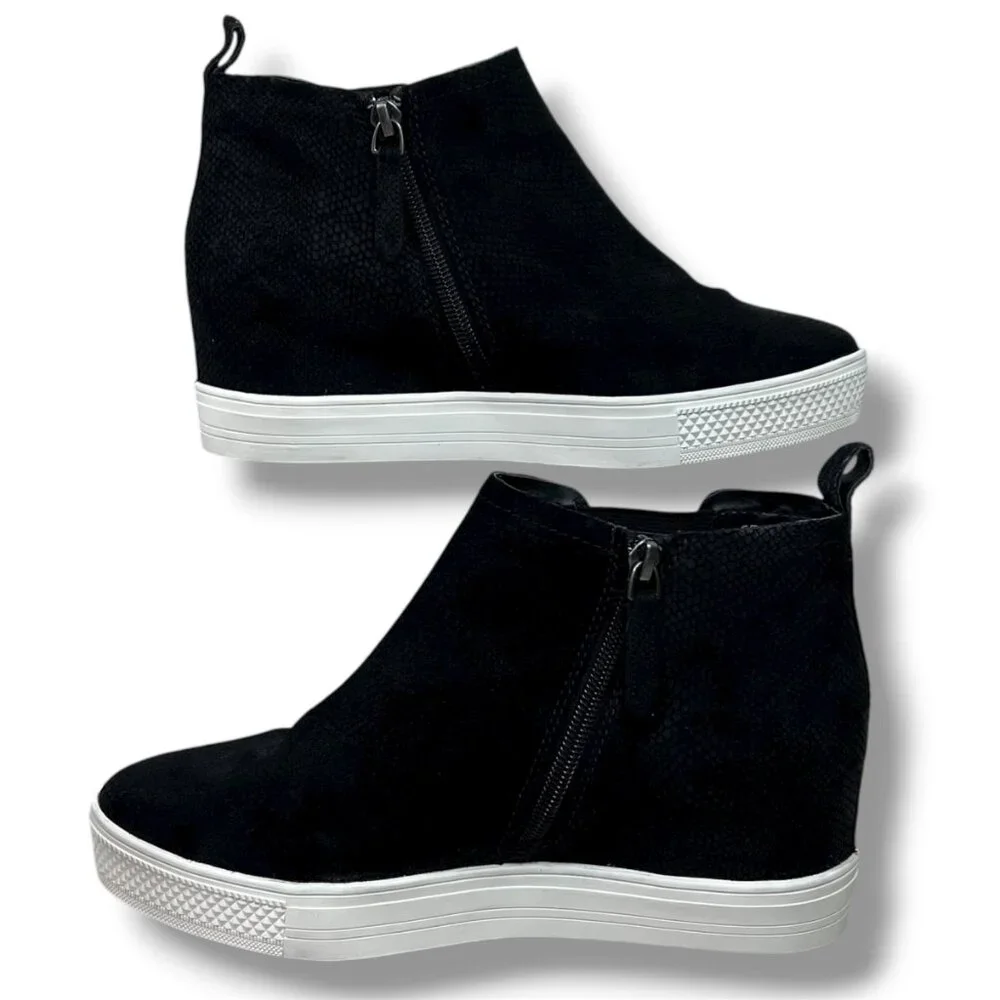 Caslon Women's 8M Cnaidy Lea Black Snake Suede‎ Leather Wedge Sneaker Booties